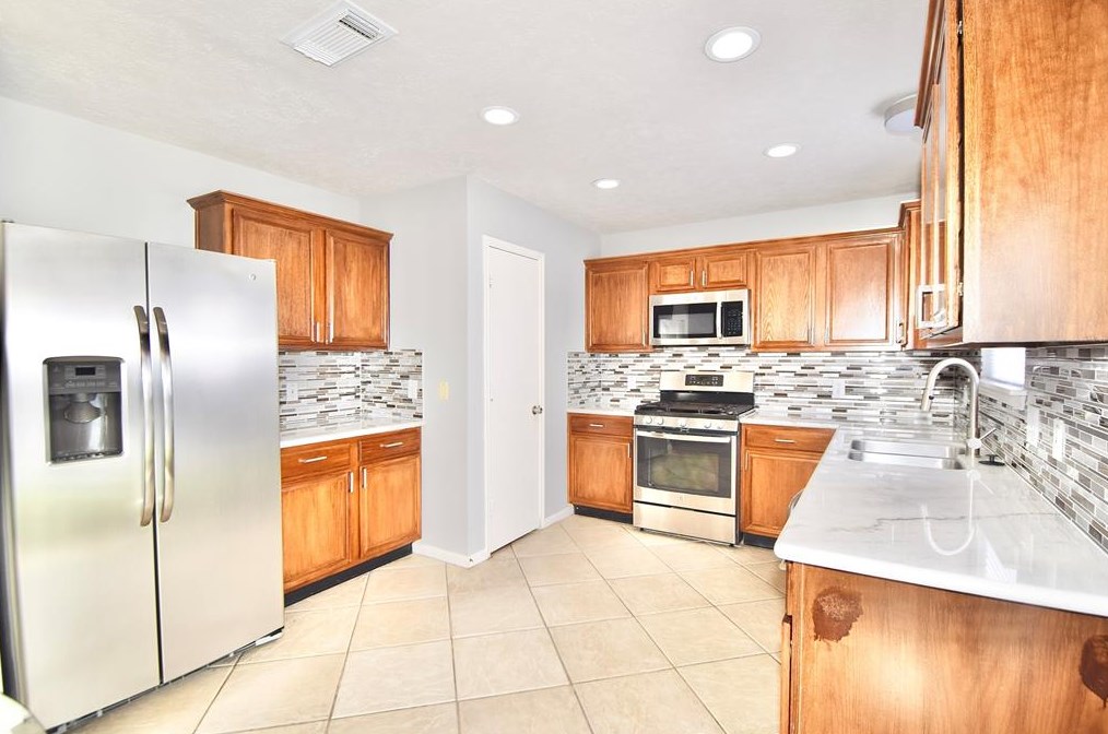23019 S Waterlake Dr, Richmond, TX 77406