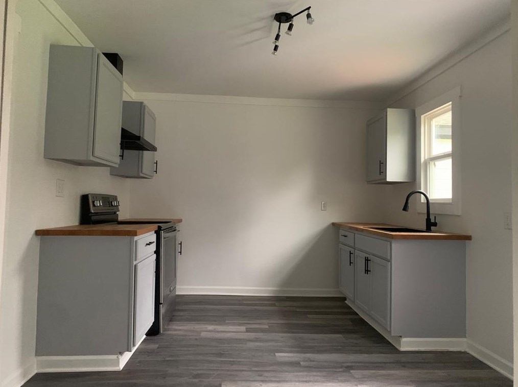 609 Hurst St, Angleton TX  77515-5613 exterior