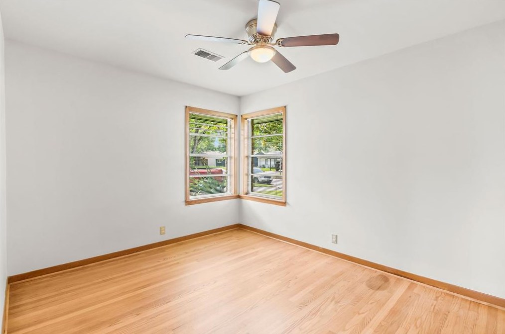 2418 Stonecrest Dr, Houston TX  77018-7149 exterior