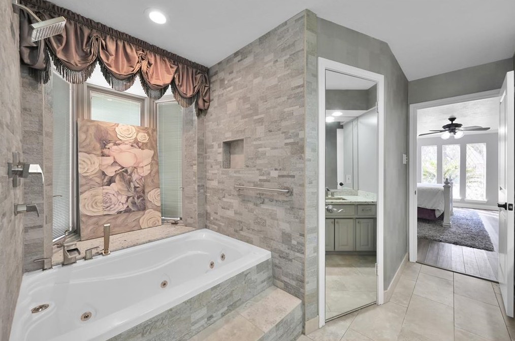 11622 Normont Dr, Houston TX  77070-2951 exterior