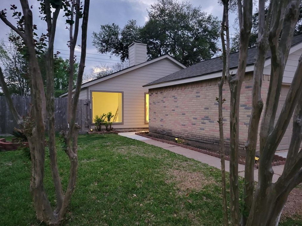 2806 Waypark Dr, Houston, TX 77082-2014