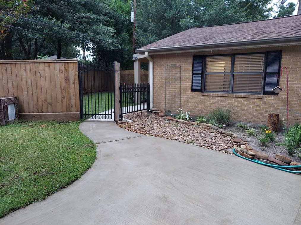 19103 Whitewood Dr, Spring TX  77373-5617 exterior