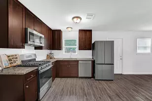 304 E Foley St, Alvin, TX 77511 - Photo 6