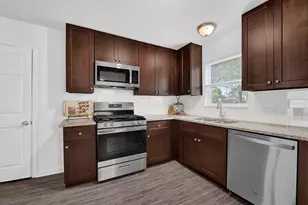 304 E Foley St, Alvin, TX 77511 - Photo 8