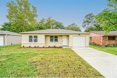 304 E Foley Street, Alvin, TX 77511 - Photo 1