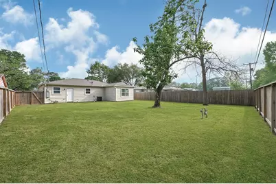 304 E Foley Street, Alvin, TX 77511 - Photo 20