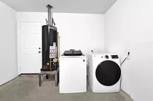 304 E Foley St, Alvin, TX 77511 - Photo 16