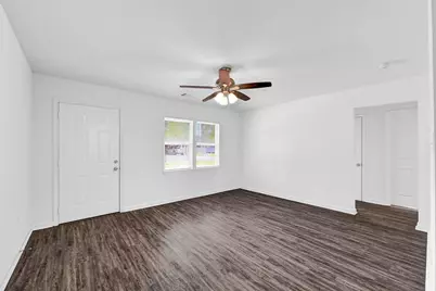 304 E Foley Street, Alvin, TX 77511 - Photo 4