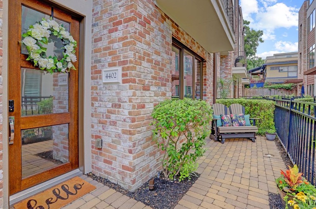 4402 Mount Vernon St, Houston TX  77006-5814 exterior