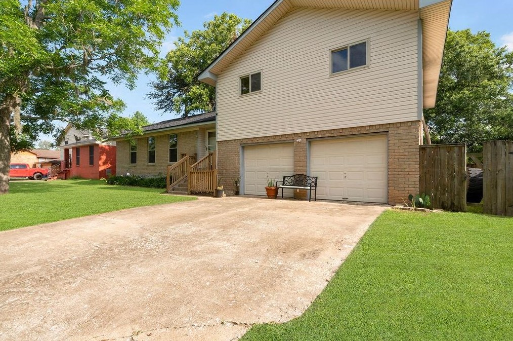 302 Quail Run Dr, Richwood, TX 77531-2215