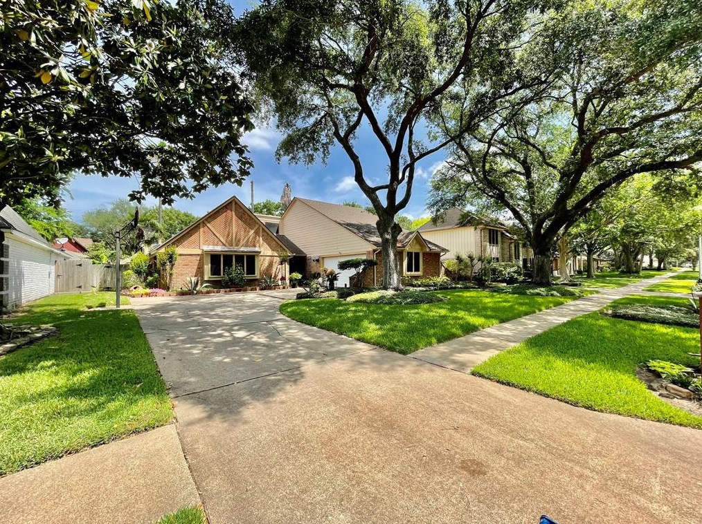 15322 Paladora Dr, Houston, TX 77083-1328