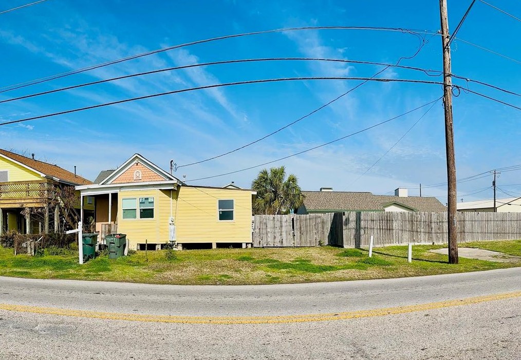 5908 Ave T 1/2, Galveston, TX 77551