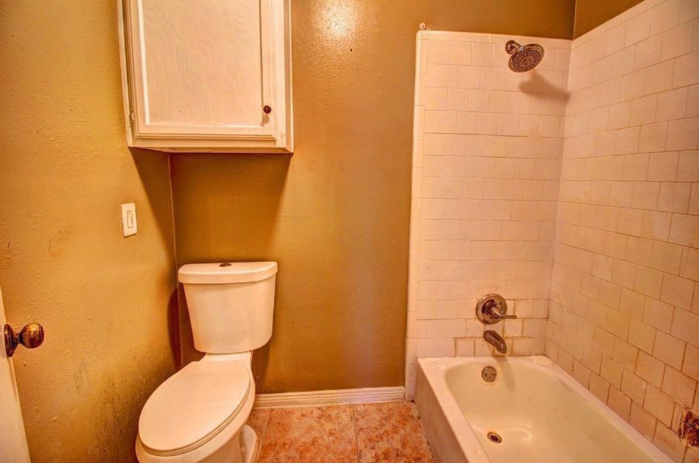 11818 Plumpoint Dr, Houston TX  77099-3137 exterior