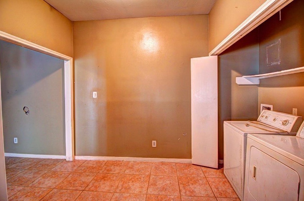 11818 Plumpoint Dr, Houston TX  77099-5049 exterior