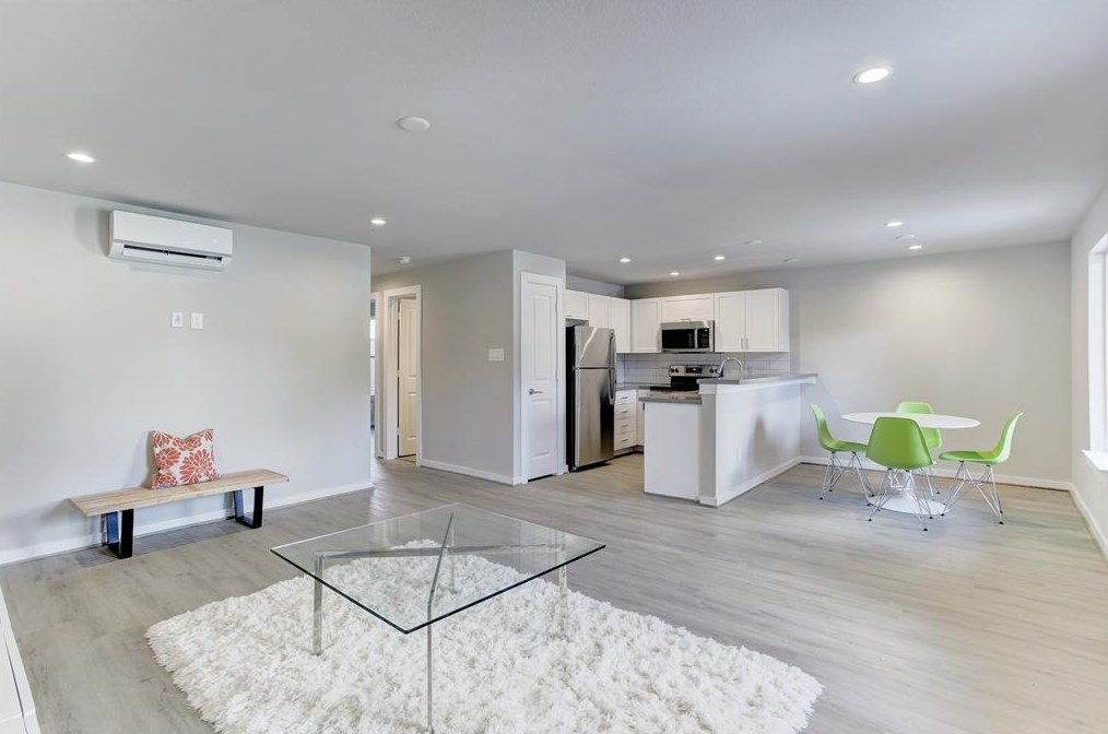 645 E 11th 1/2 St #11, Houston, TX 77008