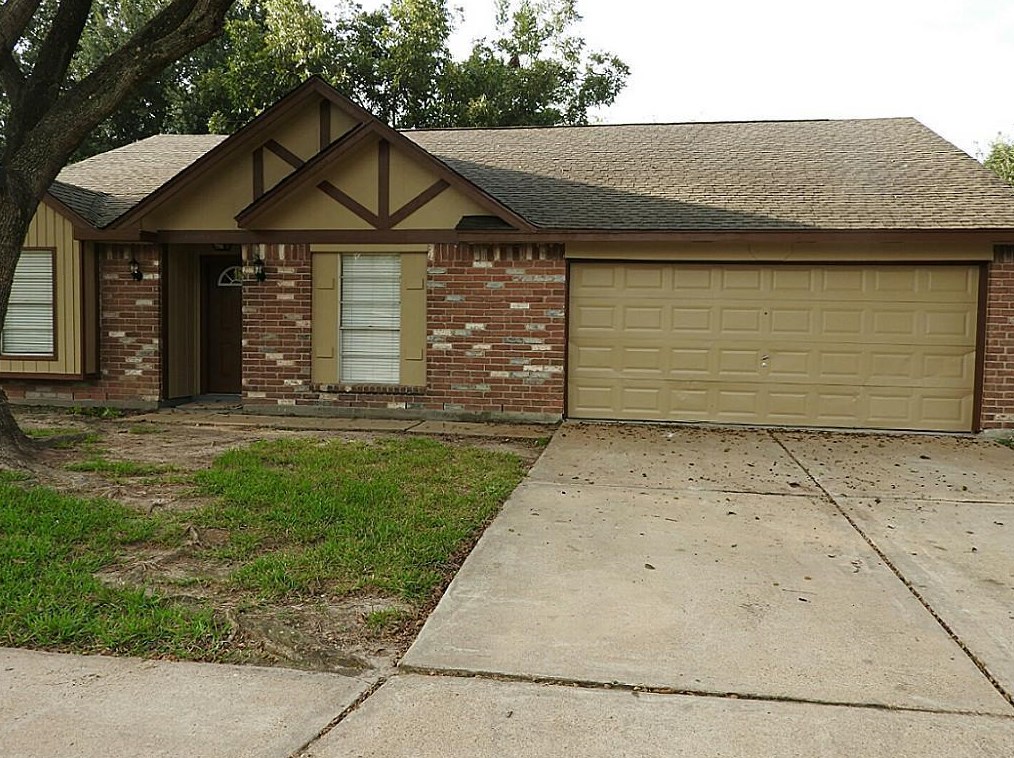 13515 Oak Ledge Dr, Houston, TX 77065