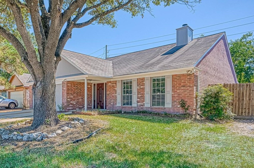 1231 Clear Valley Dr, Houston, TX 77014-2601