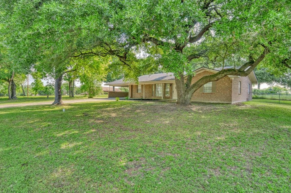 1109 State St, Connor, TX 77864-2485
