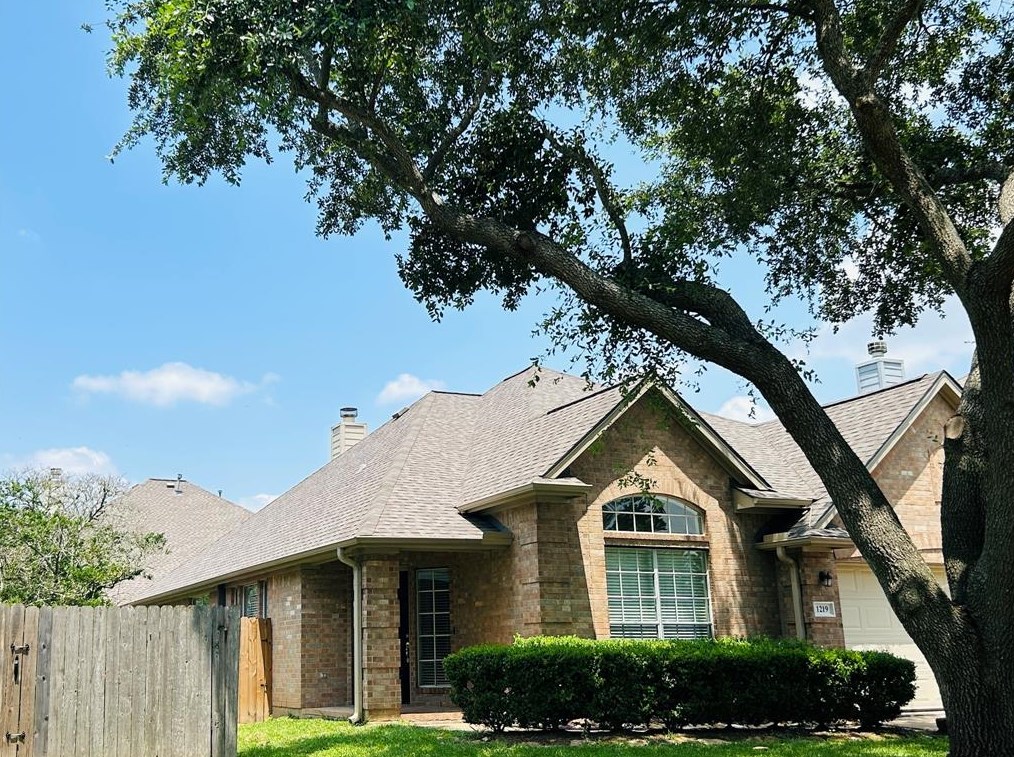 1219 Oak Canyon Ln, Richmond, TX 77469