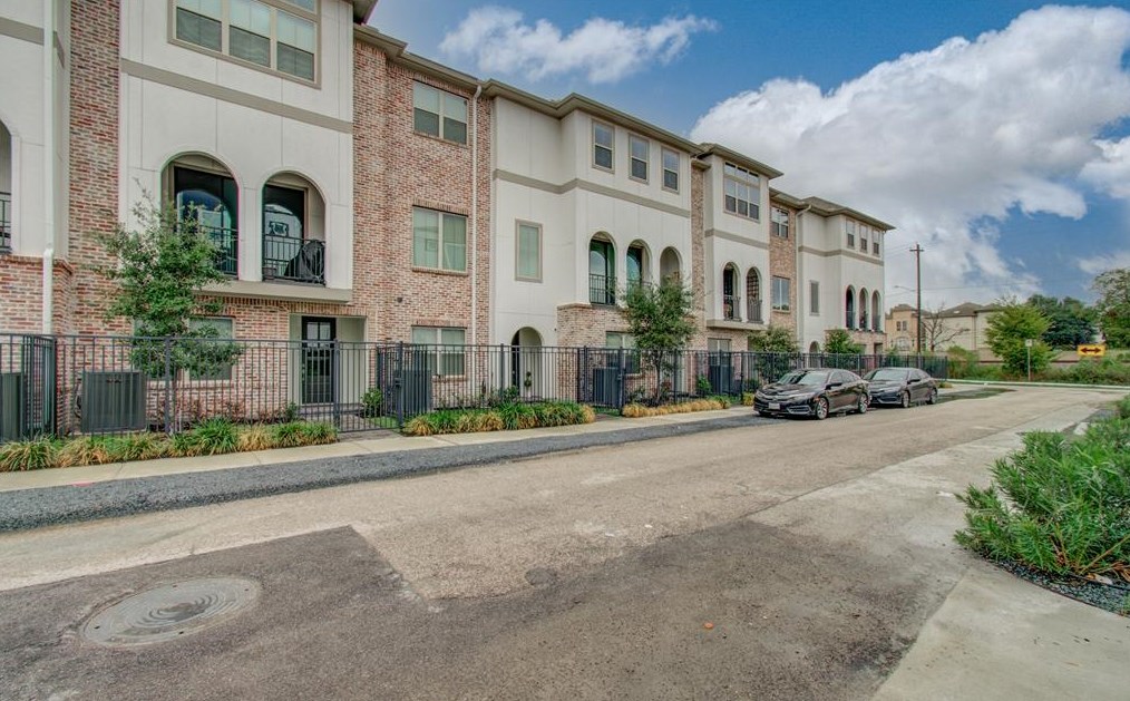 5205 Allen St #f, Houston, TX 77007