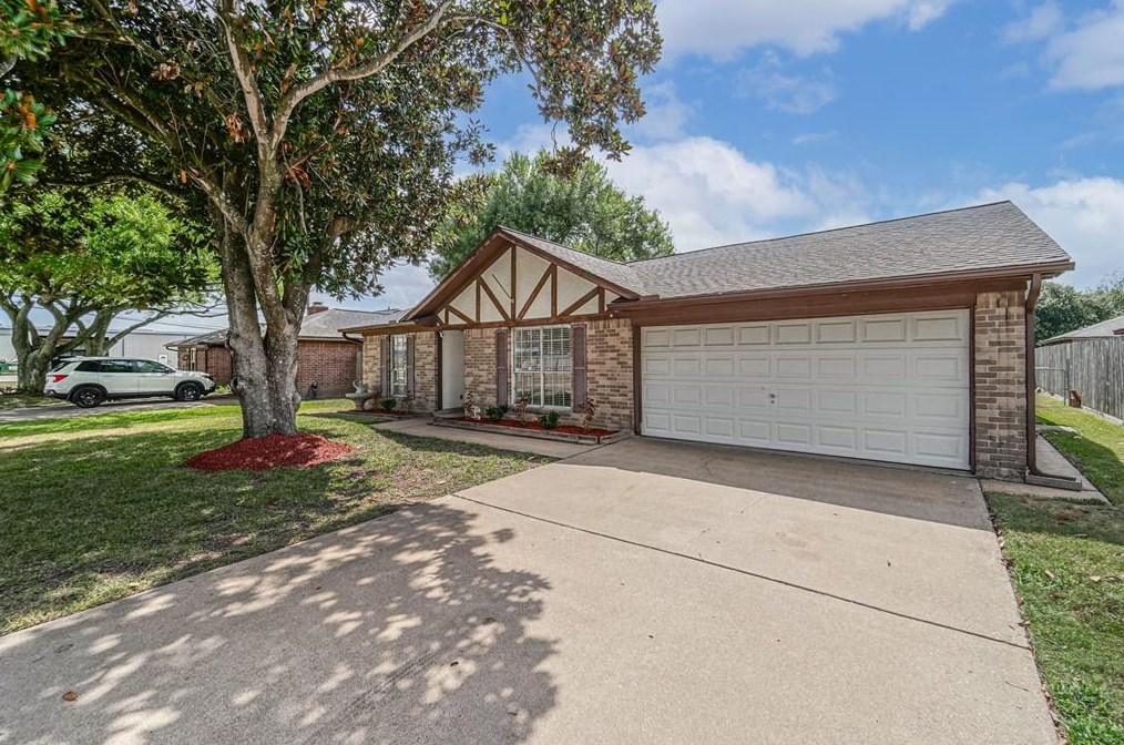 3210 Brookhaven Ct, Deer Park, TX 77536