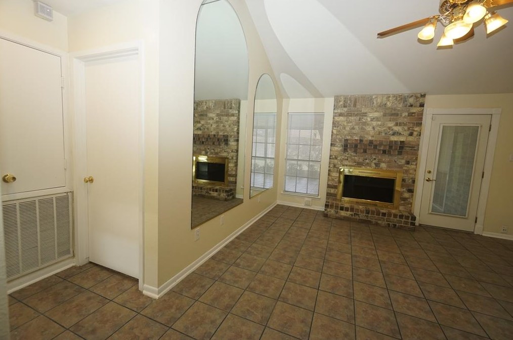 7926 Split Oak Dr, Houston TX  77040-2735 exterior