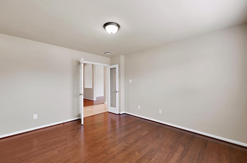 2524 Golfcrest Dr, Houston TX  77089-7021 exterior