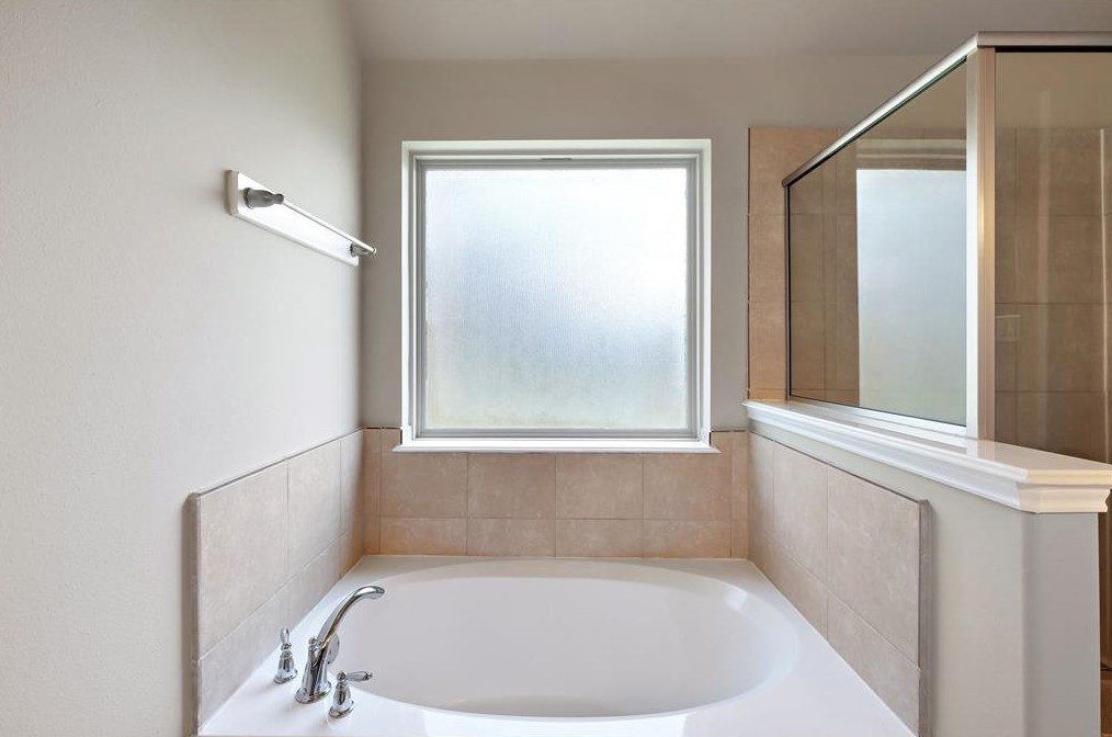 2524 Golfcrest Dr, Houston TX  77089-7021 exterior