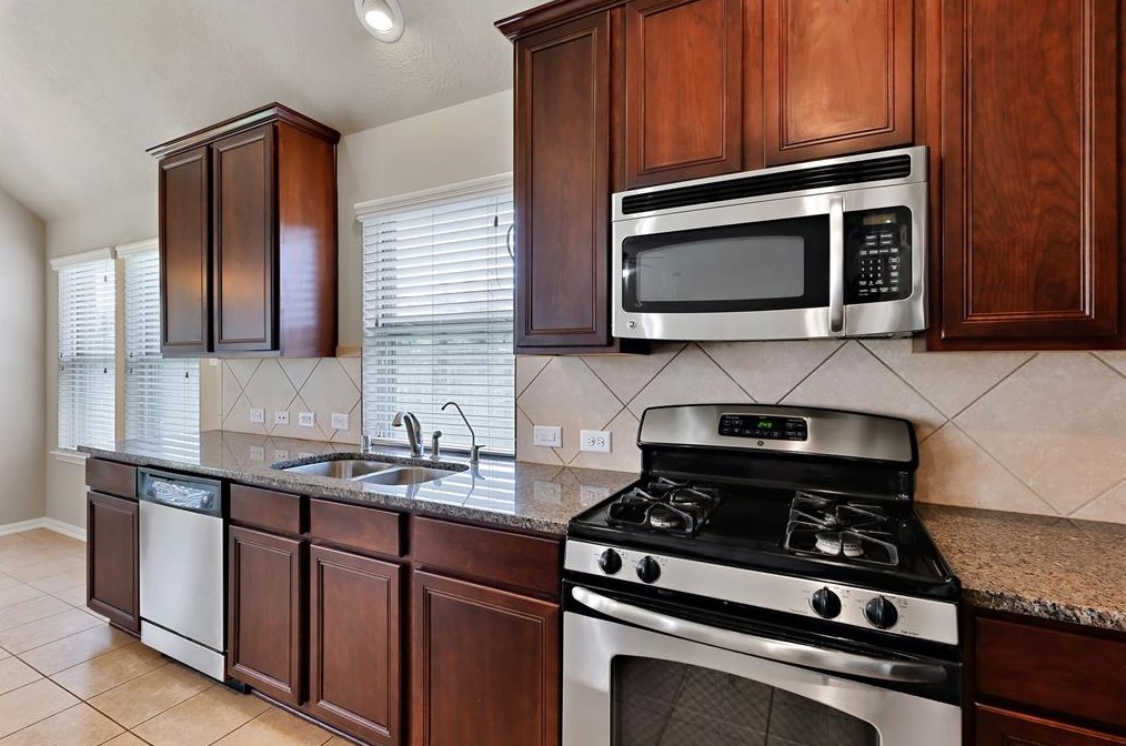 2524 Golfcrest Dr, Houston TX  77089-7021 exterior