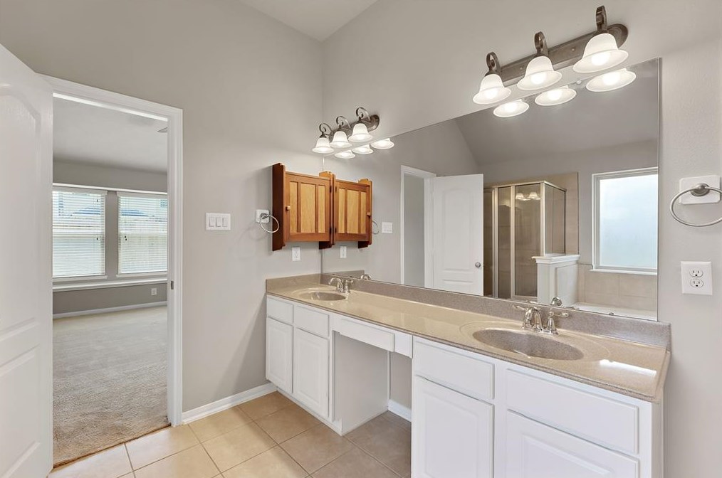 2524 Golfcrest Dr, Houston TX  77089-7021 exterior