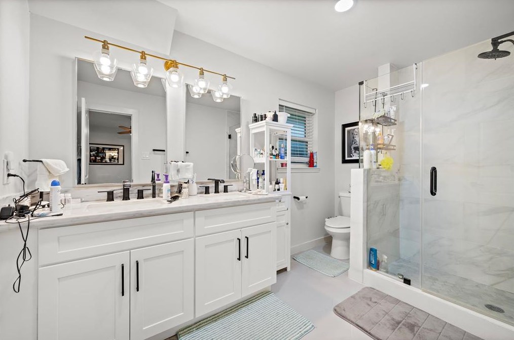 5518 Yarwell Dr, Houston, TX 77096-4012