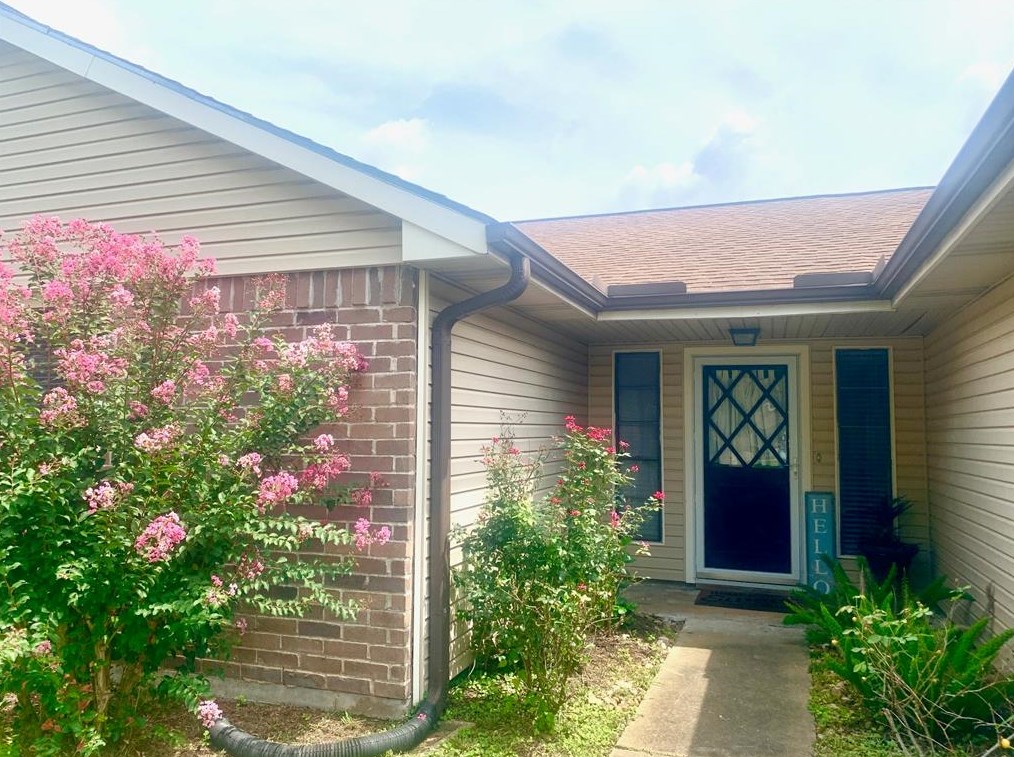 7015 Pickett Dr, Richmond, TX 77469