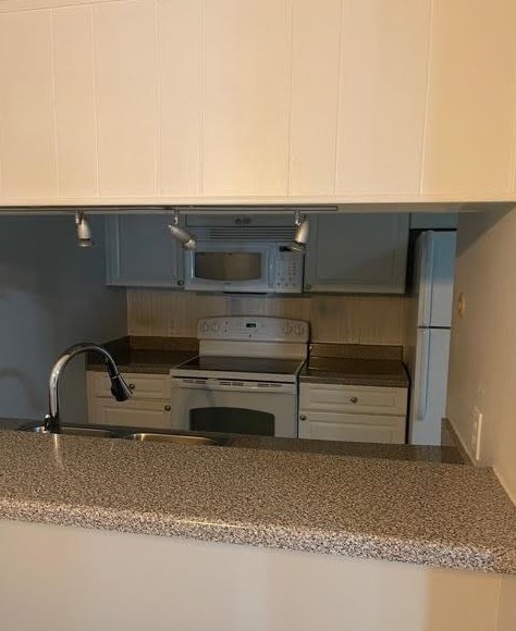 7041 N Holiday Dr, Galveston, TX 77550