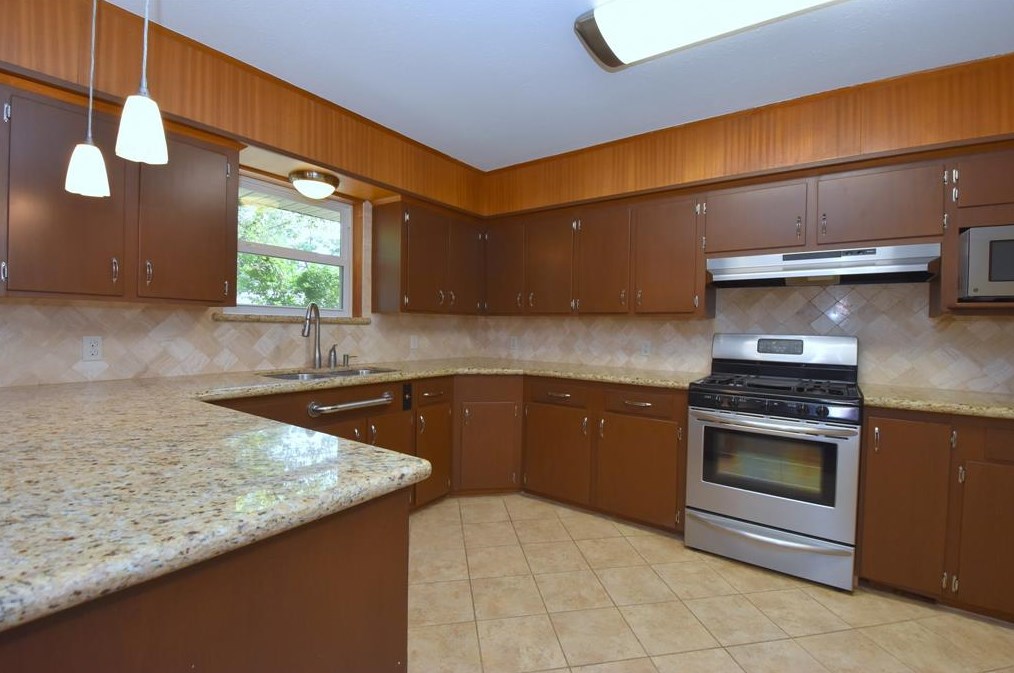 14 Laurenhurst Ct, Houston, TX 77043