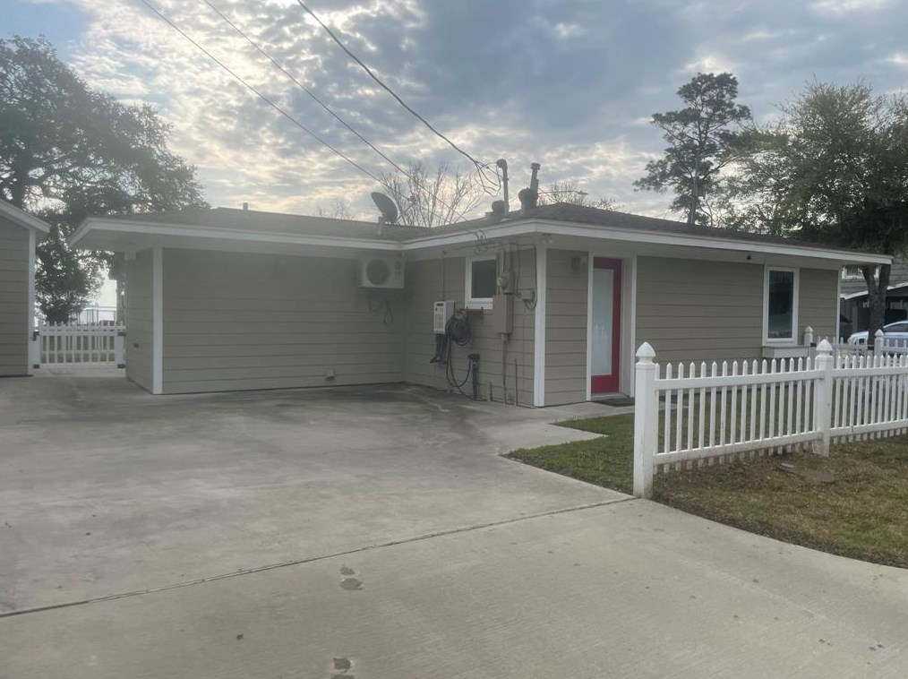 10 Pine Bluff St, Morgans Point TX  77571-6675 exterior