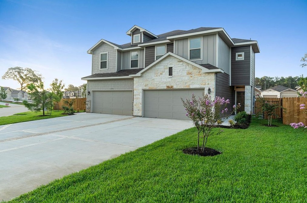 154 Parkgate #b, Conroe, TX 77304