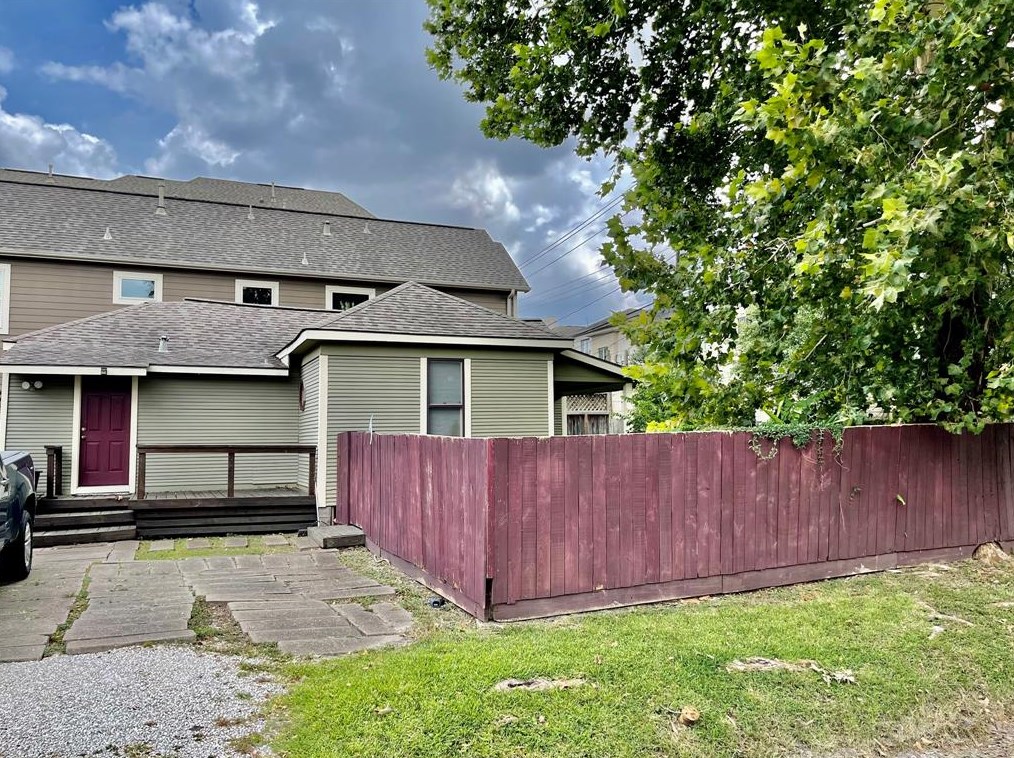 5122 Larkin St, Houston, TX 77007