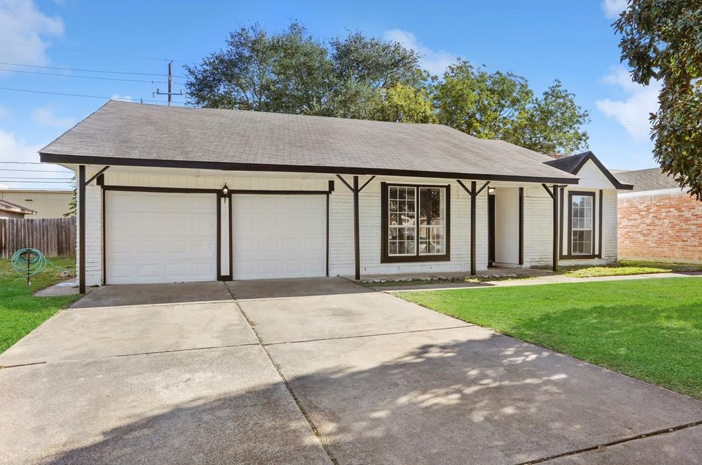 10918 Vanderford Dr, Houston, TX 77099