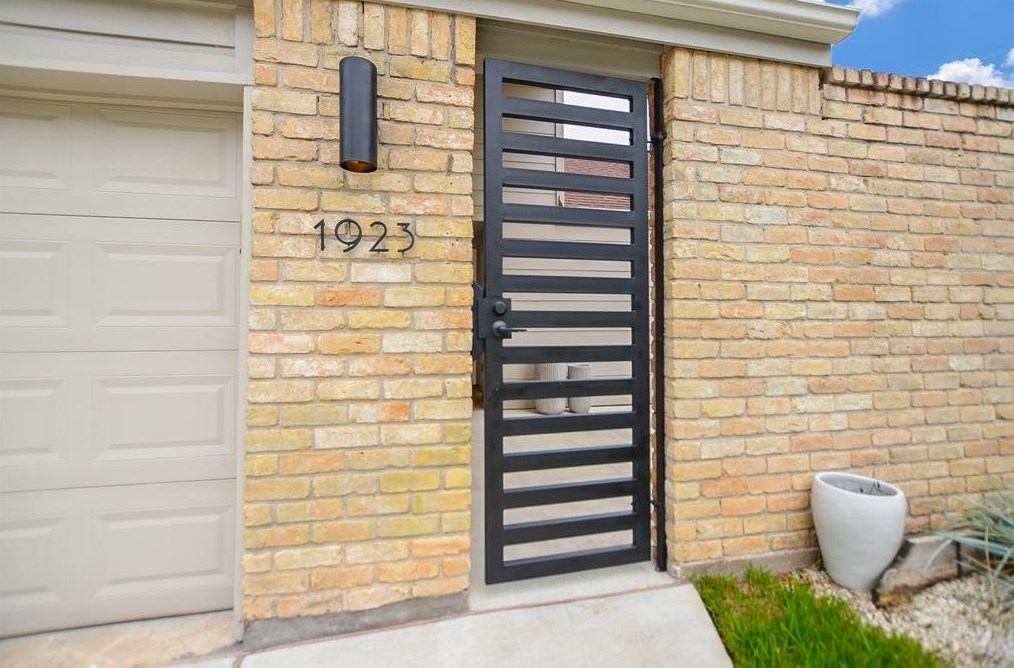 1923 Woodland Springs St, Houston, TX 77077-6302