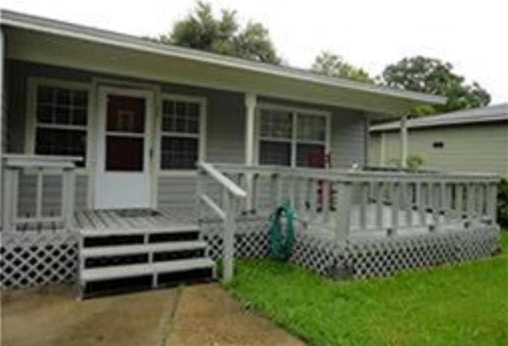 36 18th Ave N, Texas City, TX 77590