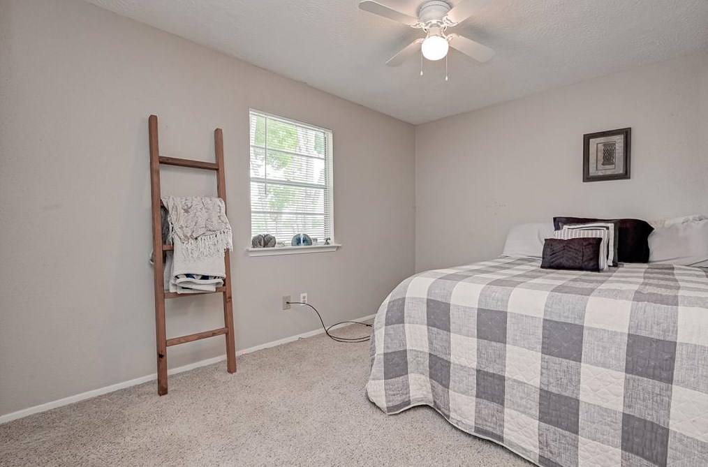 307 Countryside Dr, League City, TX 77573