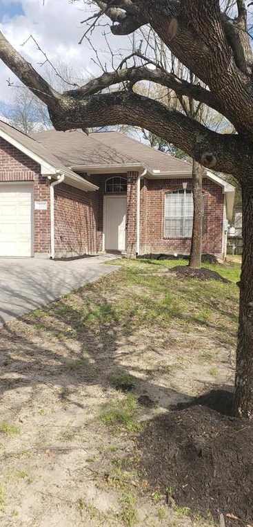224 Canterbury Dr, Conroe, TX 77303