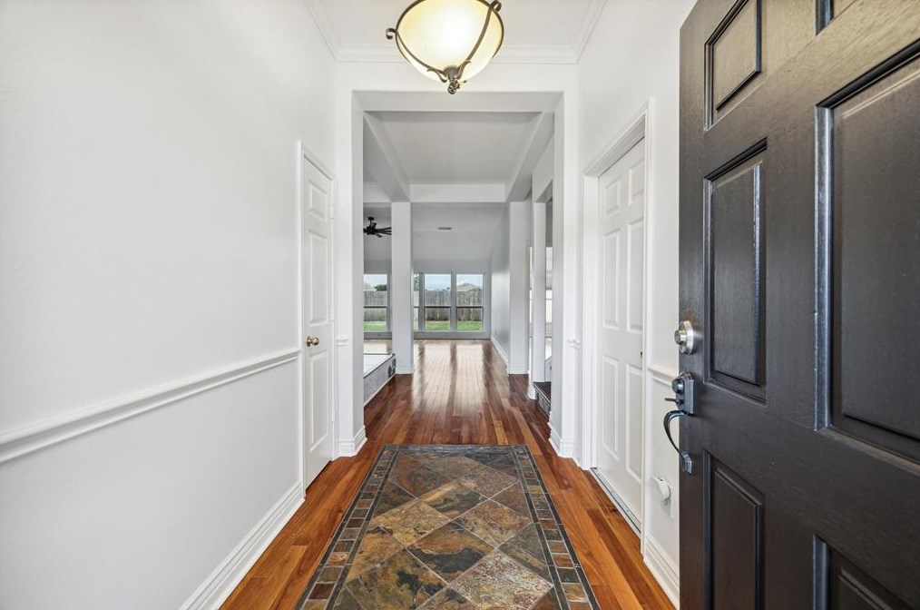 1823 Pinewood Ct Dr, Baytown, TX 77521