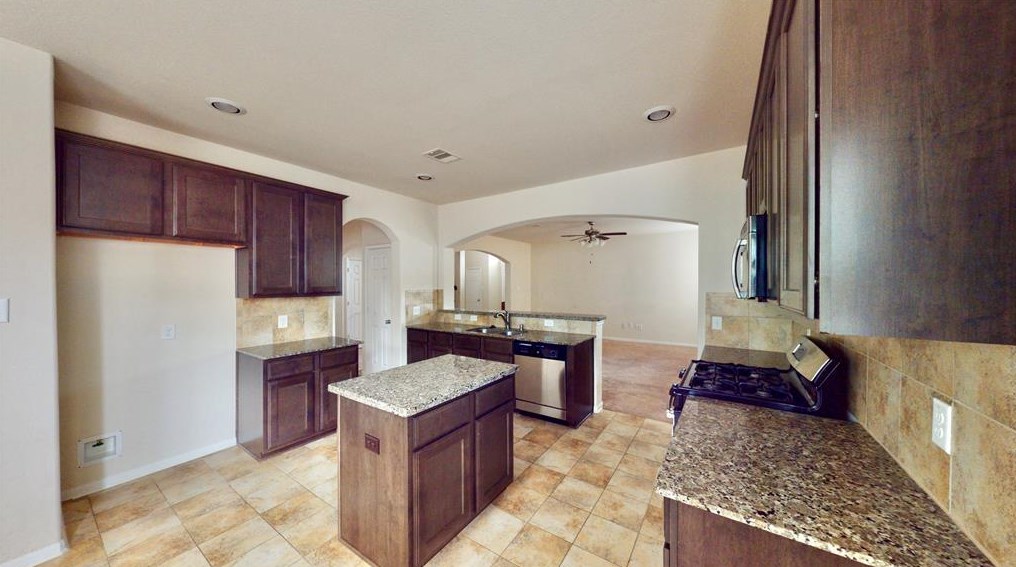 6351 Wilshire Rdg, Houston, TX 77040
