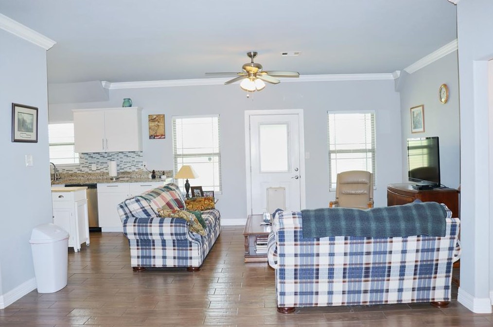 949 Angus Trail, Angleton, TX 77515