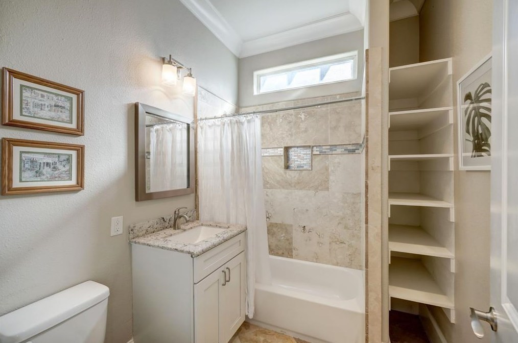 717 10 St, Houston TX  77008-6602 exterior