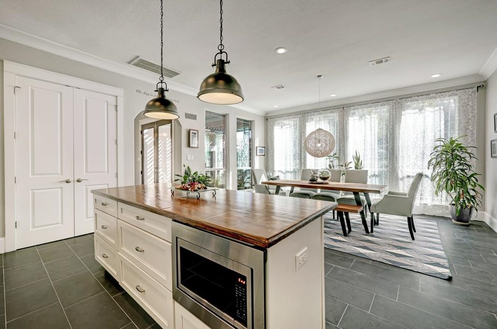 717 10 St, Houston TX  77008-6602 exterior