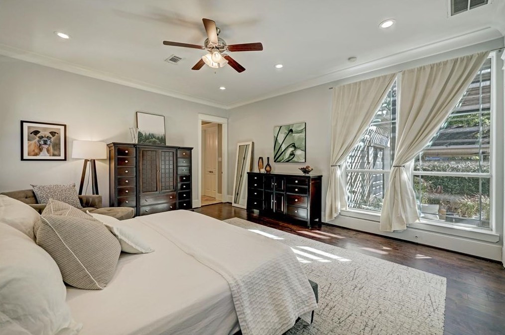 717 10 St, Houston TX  77008-6602 exterior