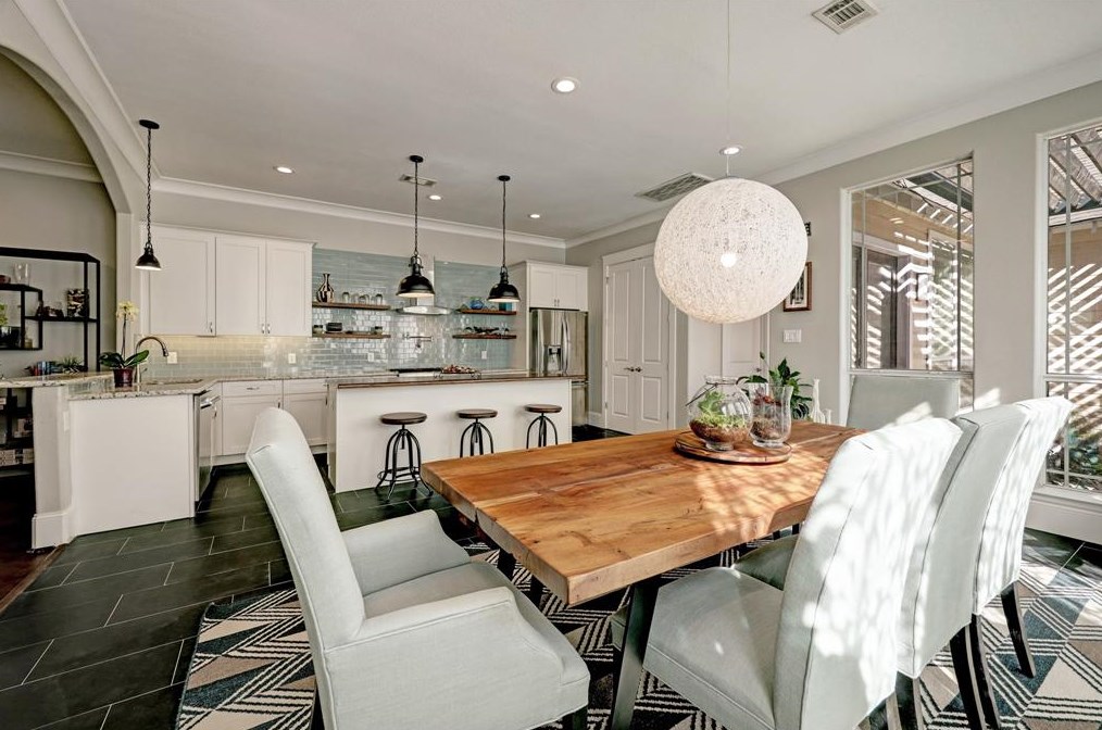 717 10 St, Houston TX  77008-6602 exterior