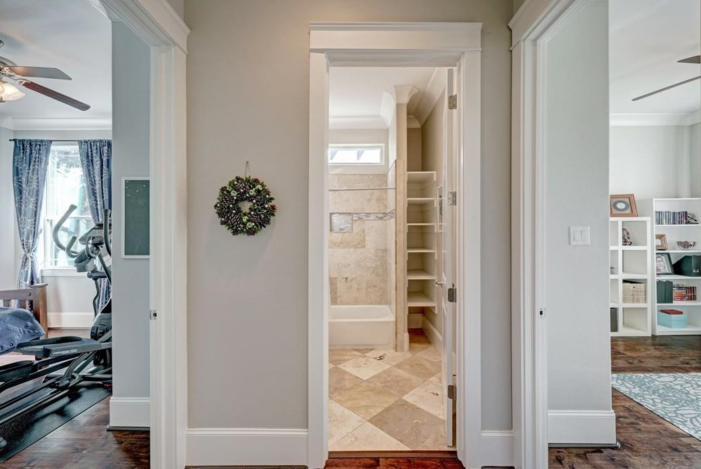 717 10 St, Houston TX  77008-6602 exterior